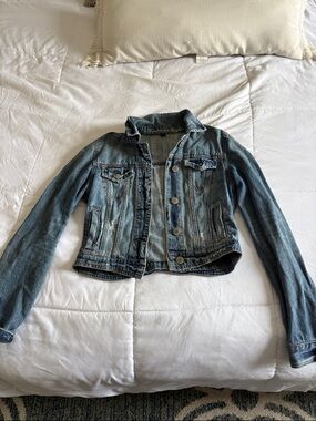 Classic Women's Blue Denim Jacket - American Eagle